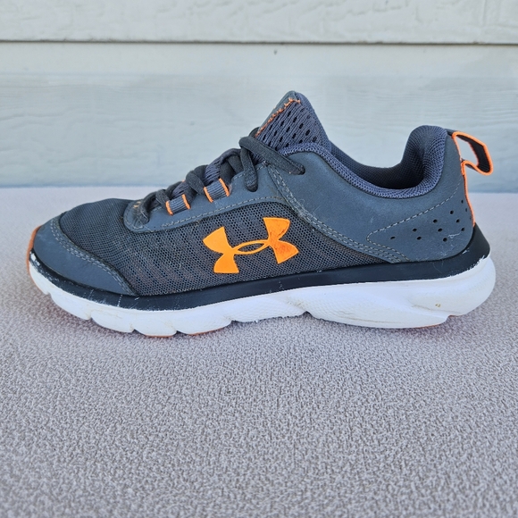 Under Armour Assert 8 Youth SZ 4Y Sneaker Grey Breathable Tie 3022100-101 - Picture 3 of 10